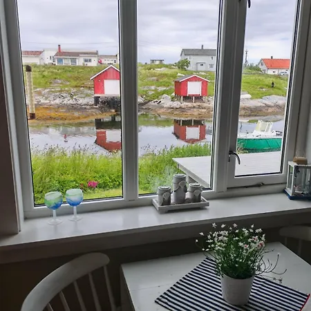 Vacation With Beachfront On Titran