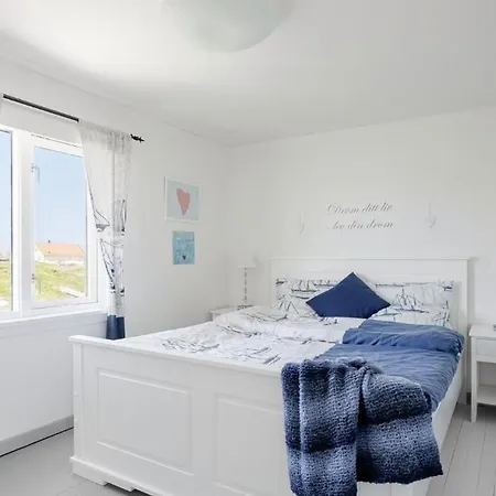 Vacation With Beachfront On Titran Σπίτι διακοπών